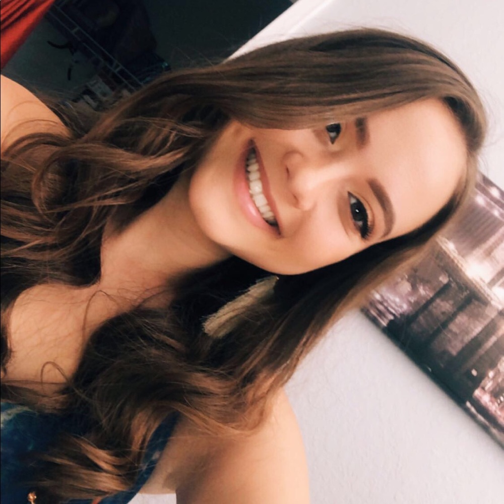 Meet your Posher, Angelie